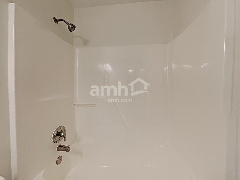 Building Photo - 3394 English Oaks Dr NW