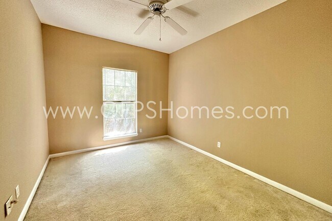 Building Photo - 4534 Parkwood Ln E