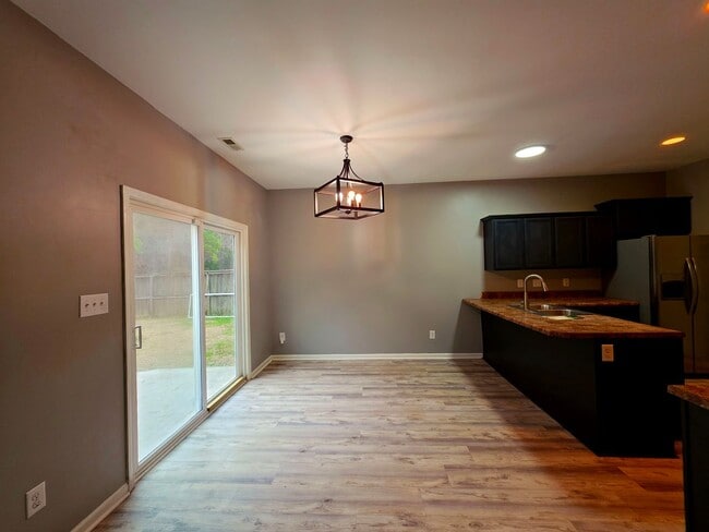 Building Photo - 3 BR 2.5 BA Hunters Creek