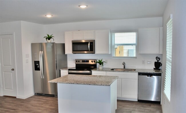 Building Photo - 16751 N Marie Vlg Dr