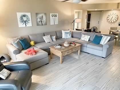 Building Photo - 4805 Gulf of Mexico Dr