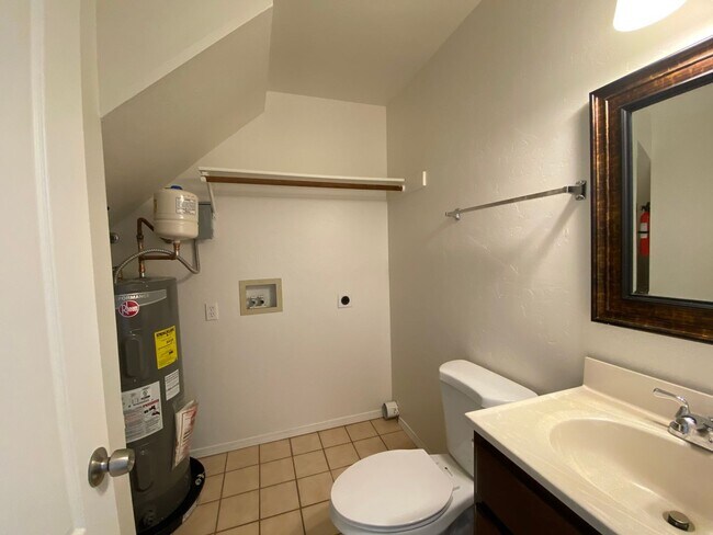 Building Photo - 3232 N Tani Rd