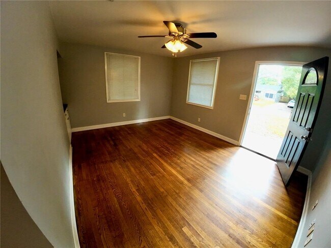 Building Photo - 4654 Cottonwood Dr