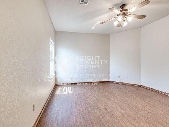 Building Photo - *AVAILABLE NOW!* CUTE 3 BED/2 BATH DUPLEX IN NORMAN!