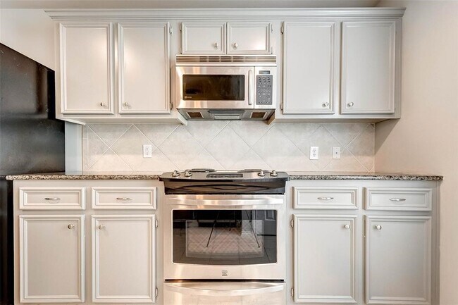 Building Photo - 1718 Redwing Cove Dr