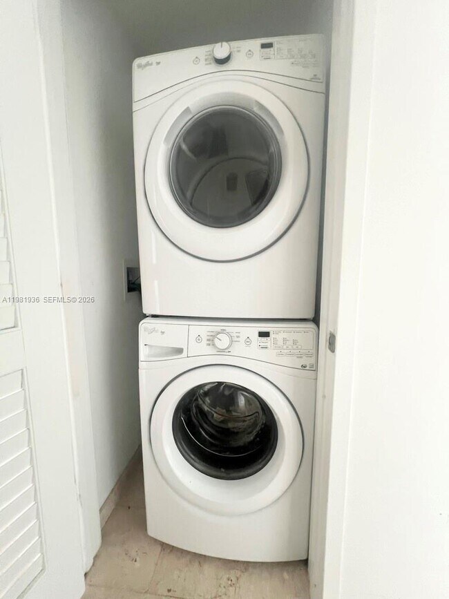 Building Photo - 68 SE 6th St