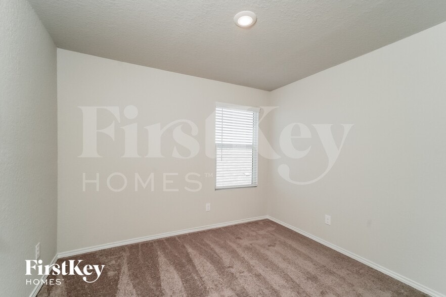 Building Photo - 9966 Sarrebourg St