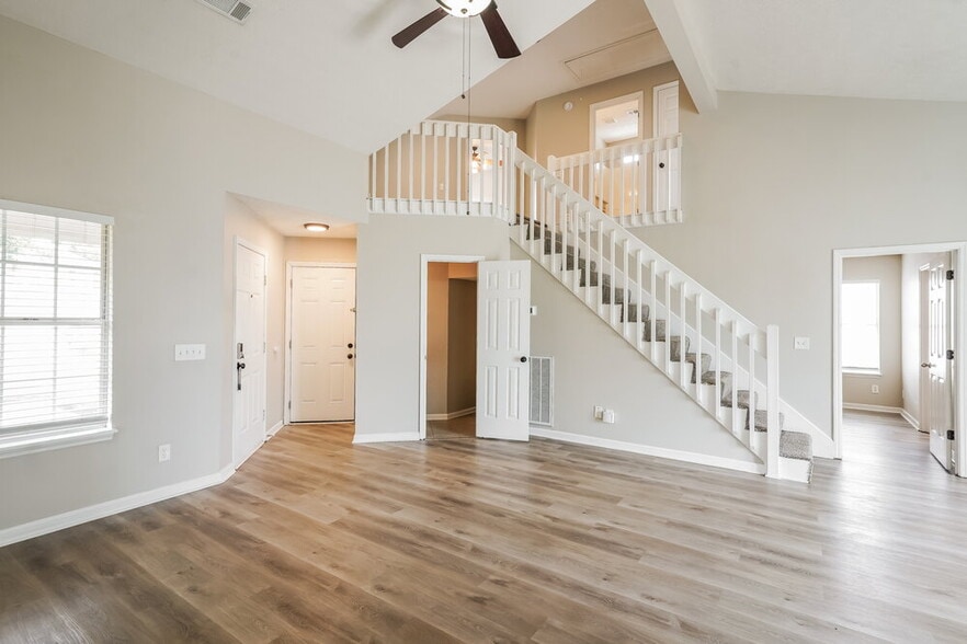 Building Photo - 4017 Pepperwood Dr