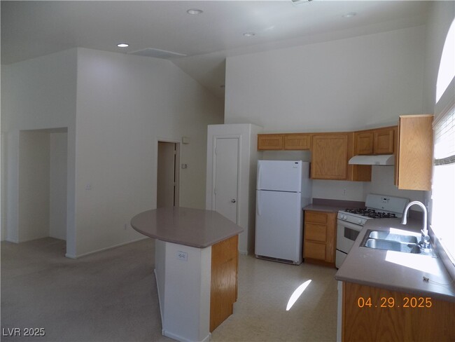 Building Photo - 6375 Salmon Mountain Ave