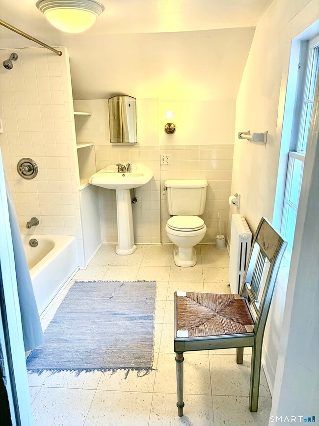 Building Photo - 310 Valley Rd