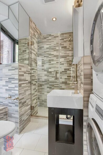 Building Photo - 212 E 105th St