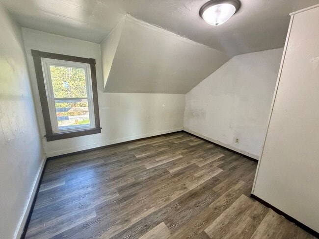 Building Photo - 1305 Merrill Ave