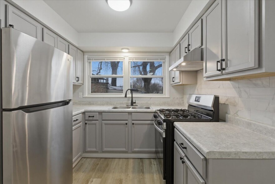 Building Photo - 8921 S Cottage Grove Ave