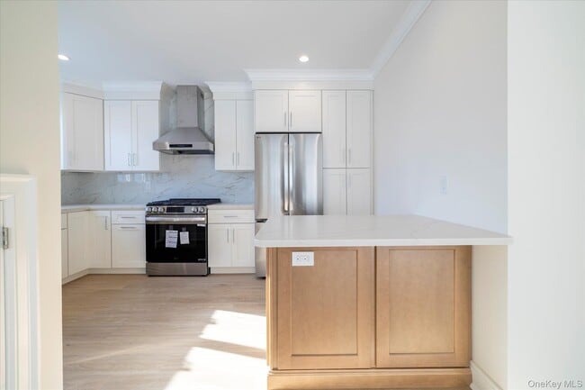 Building Photo - 8 1st St