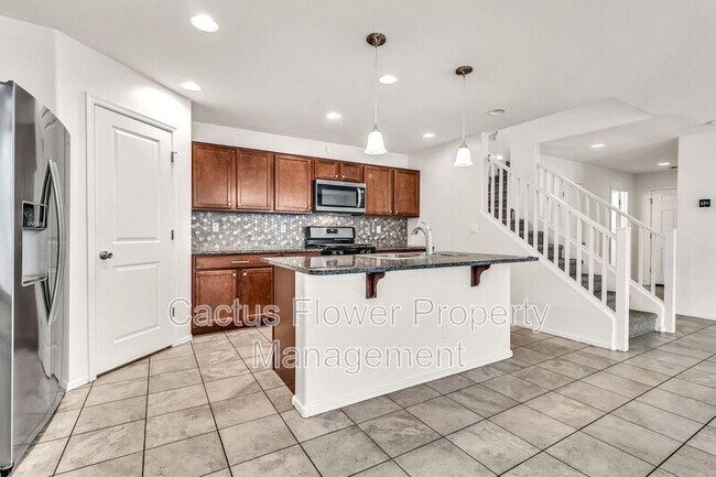 Building Photo - 1245 N Balboa