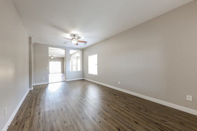 Building Photo - 13758 W Port Royale Ln