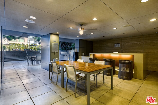 Building Photo - 1155 S Grand Ave