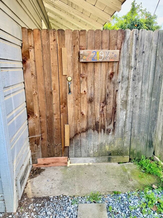 Building Photo - 2219 1/2 D St