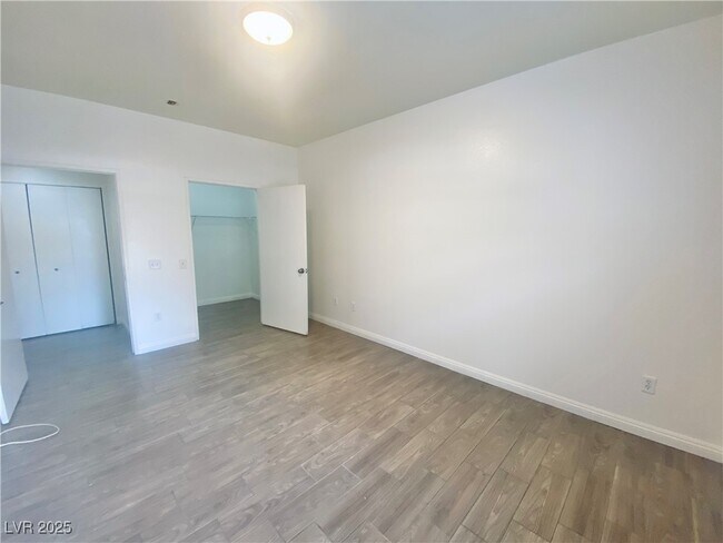 Building Photo - 5415 W Harmon Ave