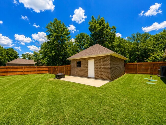 Building Photo - 40049 Back Nine Dr