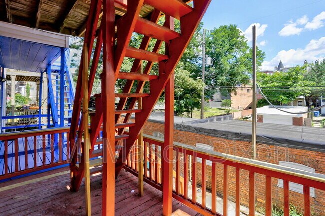 Building Photo - 2417 Eutaw Pl