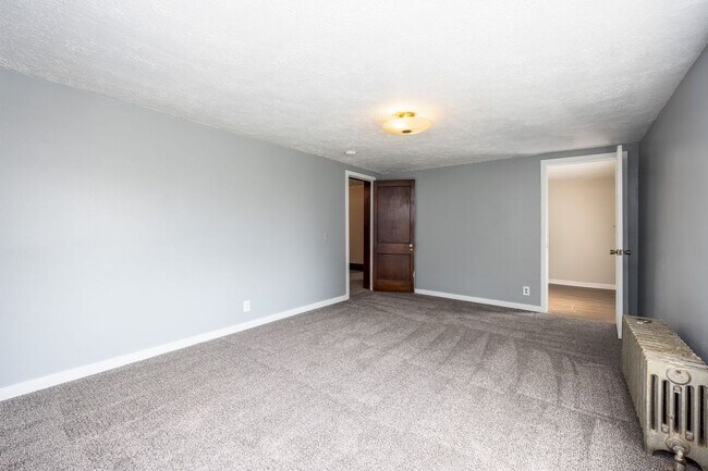 Building Photo - 757 Holt Rd