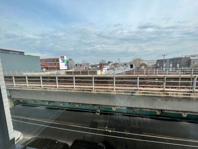 Building Photo - 1306 N Front St