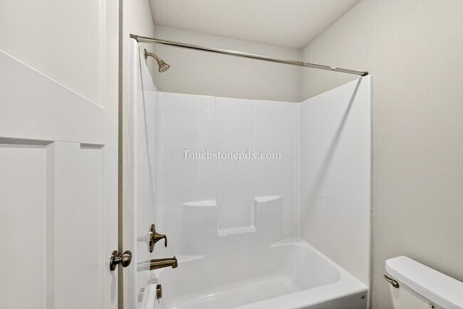 Building Photo - Modern 3BD | 2.5 BA Happy Valley Home On Corner Lot!