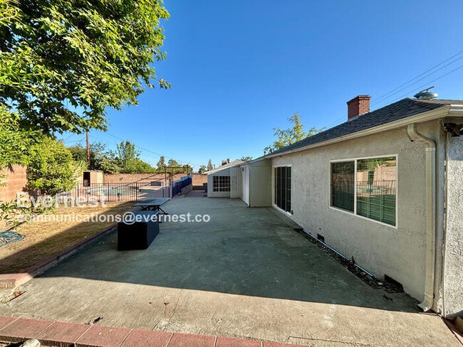 Building Photo - 4932 La Crescenta Ave