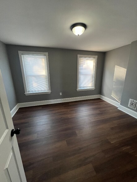 Building Photo - 6049 N Norwood St