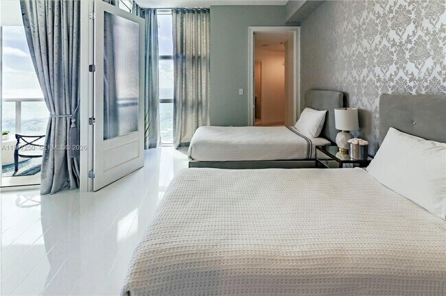 Building Photo - 18101 Collins Ave