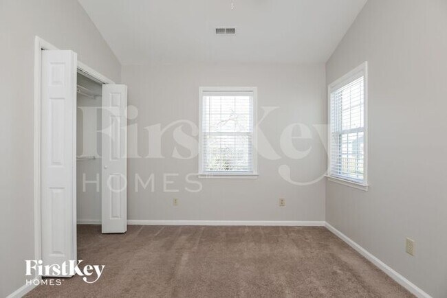 Building Photo - 8947 Chesham Dr