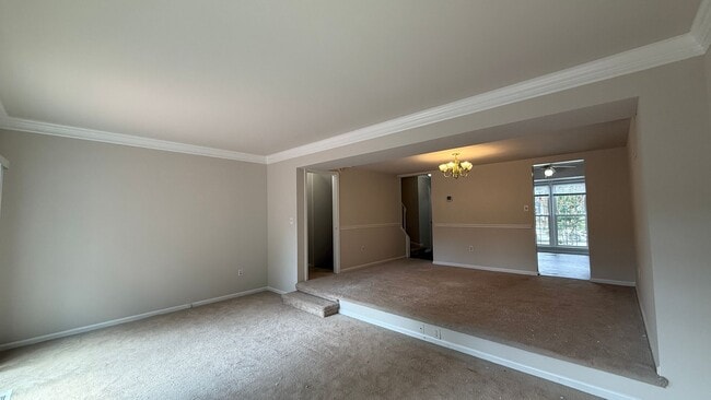 Building Photo - Lake Ridge Townhouse