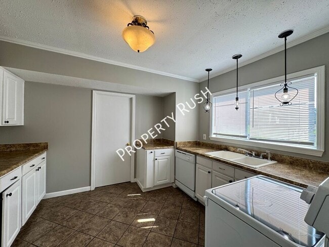 Building Photo - 4502 S Choctaw Dr