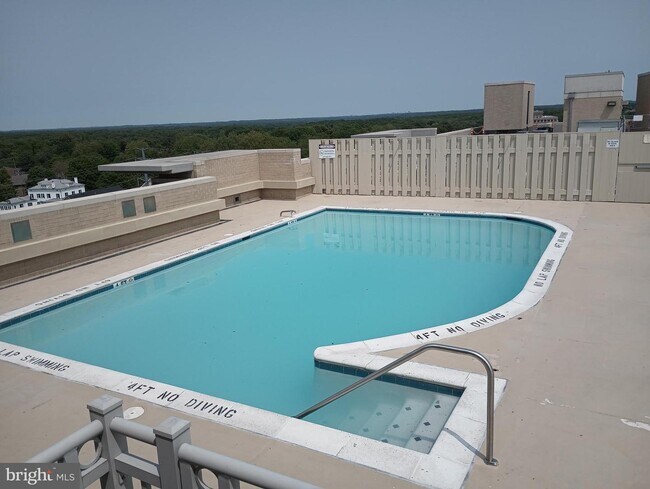 Building Photo - 11800 Sunset Hills Rd