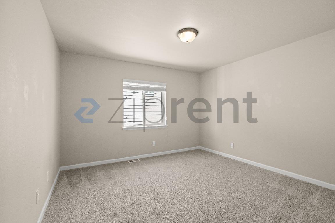 Building Photo - Unit