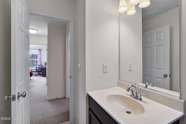 Building Photo - 2 Birch Ct