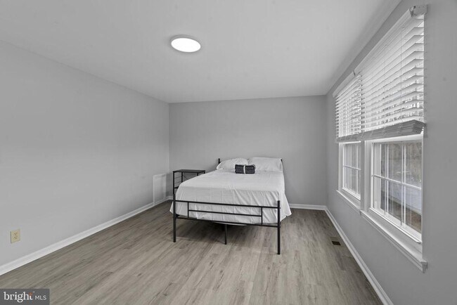 Building Photo - 70 Dorchester Cir