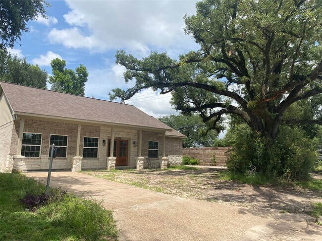 Building Photo - 8502 Alcott Dr