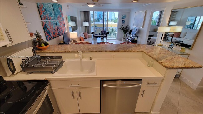 Building Photo - 401 Ocean Dr