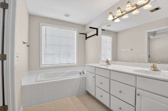 Building Photo - 5023 Village Fountain Pl