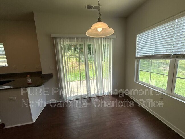 Building Photo - 613 Oak Forest Lane