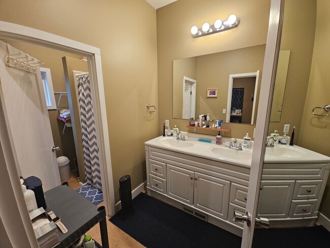 Building Photo - 2 Bedrooms, 1 Bathroom Single Family House