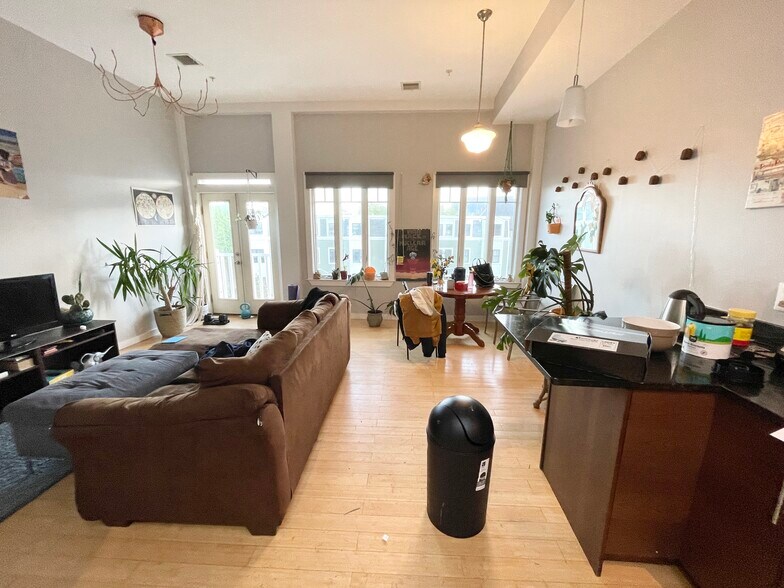 Building Photo - 1431 Tremont St