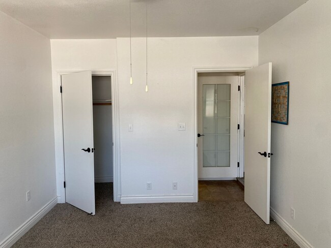 Building Photo - Remodeled 4-Bedroom Home in the Heart of K...