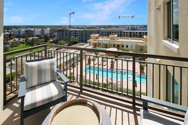 Building Photo - 800 N Tamiami Trl