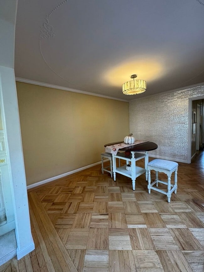 Building Photo - Elegant Geneva Heights Family Home