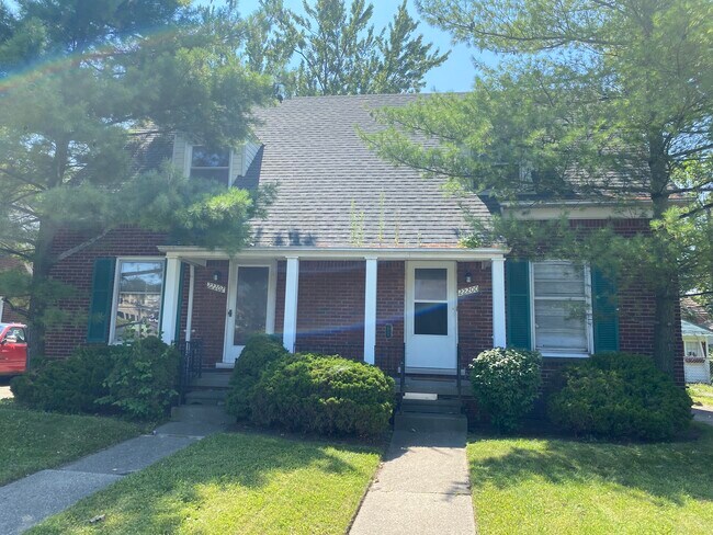Primary Photo - 22202 Moross Rd