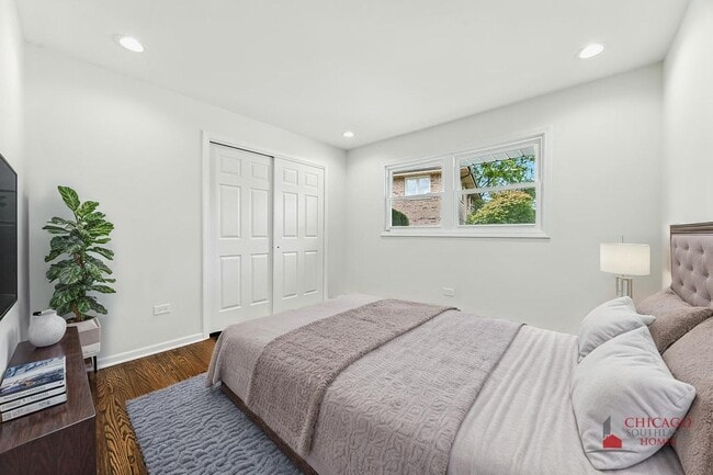 Building Photo - 554 E 168th Pl