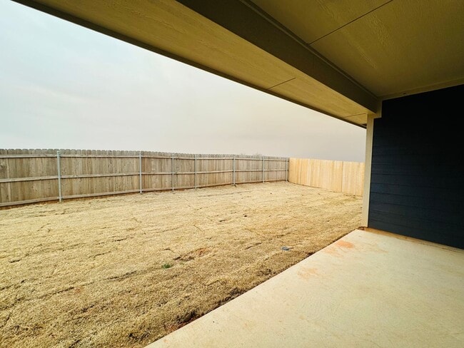 Building Photo - Deer Creek Schools + 4 Bedrooms + Newer Home in The Falling Springs Addition